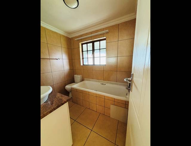 2 BEDROOM APARTMENT TO LET IN OLYMPUS AH